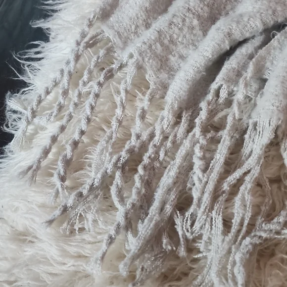 Anthropologie Mer Sea Chunky Knit Gradient Ombre Gray Blanket Scarf Shawl - Picture 5 of 9